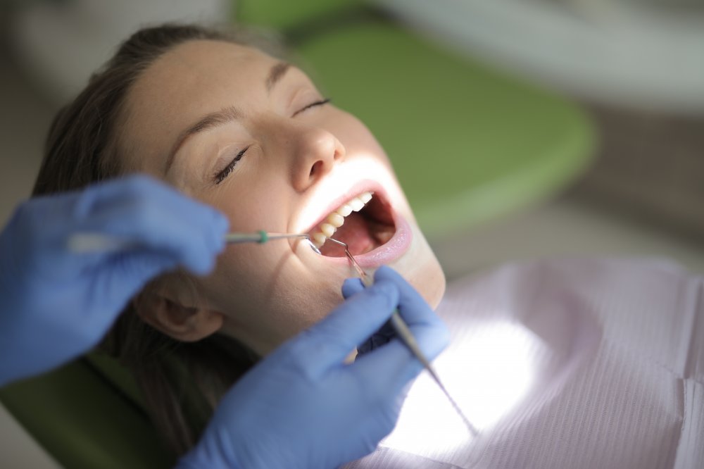 Boka akutbesök hos en tandläkare i Sollentuna
