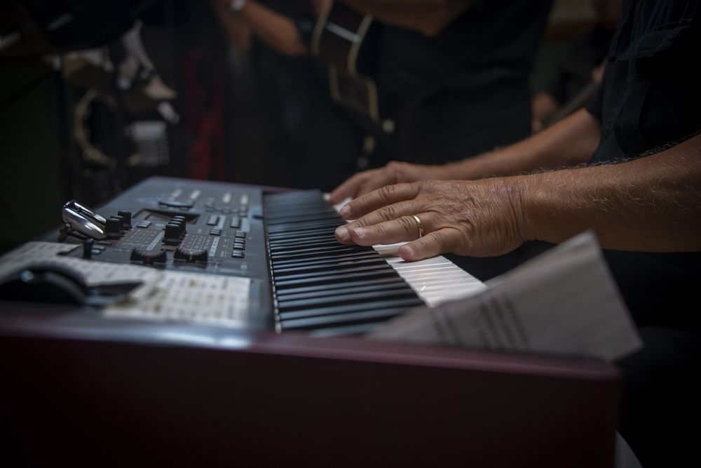 Köpa piano i stockholm  så väljer du rätt instrument för hem och scen